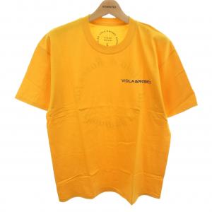 VIOLA AND ROSES Tシャツ